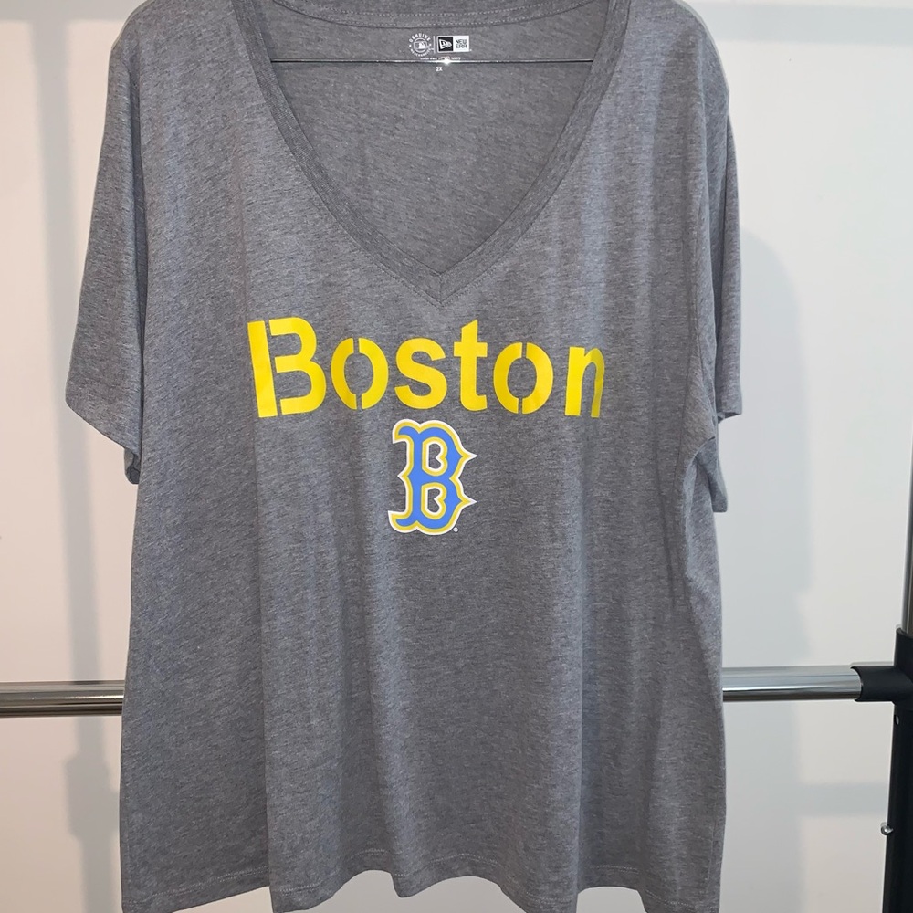 New Era Boston Red Sox City Connect V-neck Tee Women’s‎ XXL